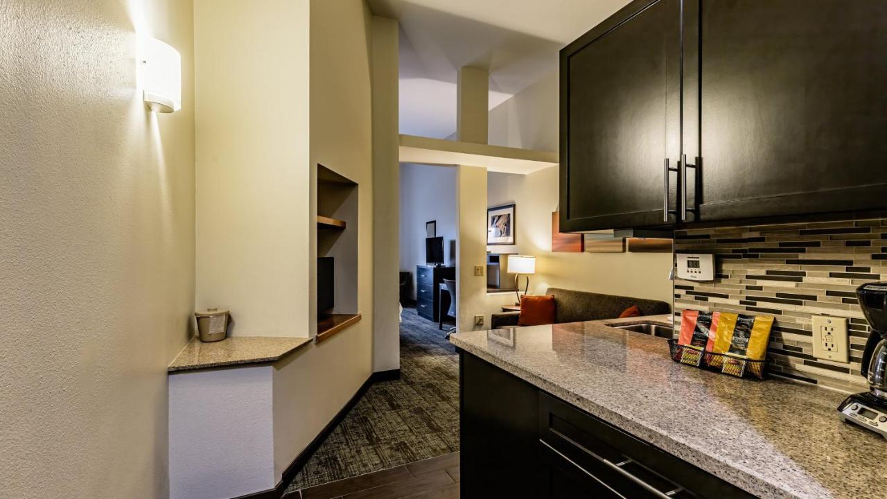 Staybridge Suites Laredo By Ihg Exterior foto